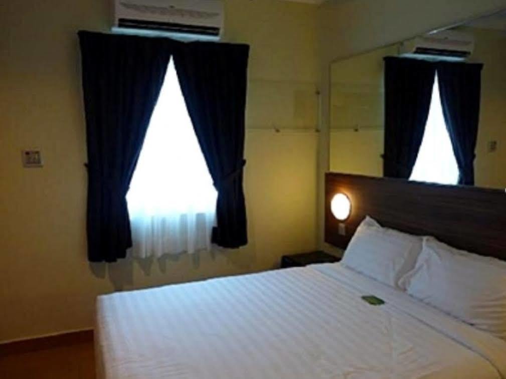 โรงแรมทูนโกตาบารูซิตี้เซนเตอ์เกลาตัน ภายนอก รูปภาพ